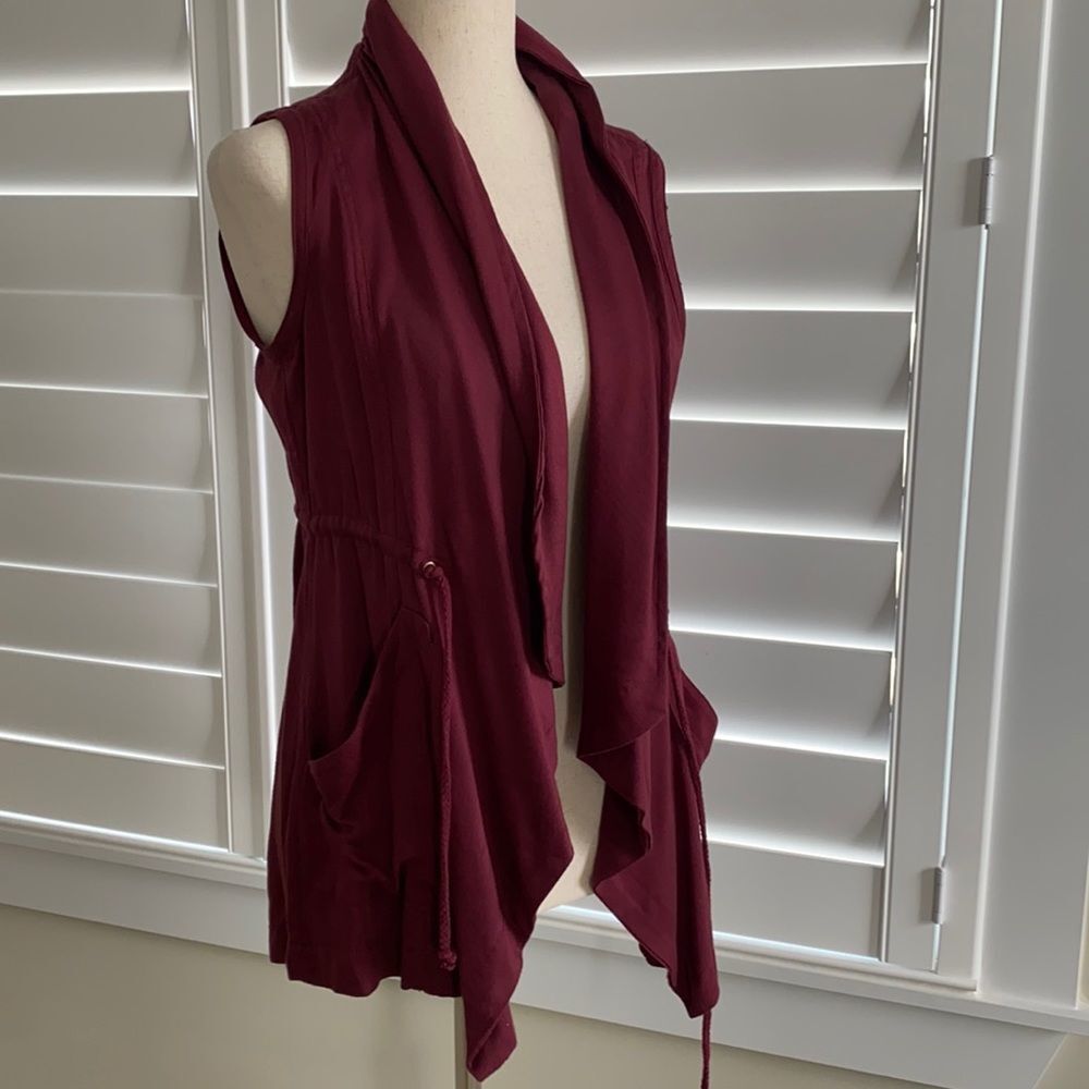 Sz S Burgundy lightweight layering tunic vest sz S